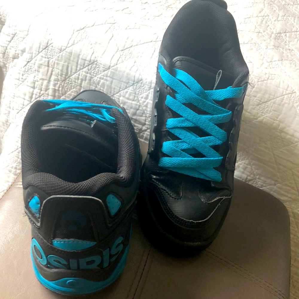 Skateboarding shoes